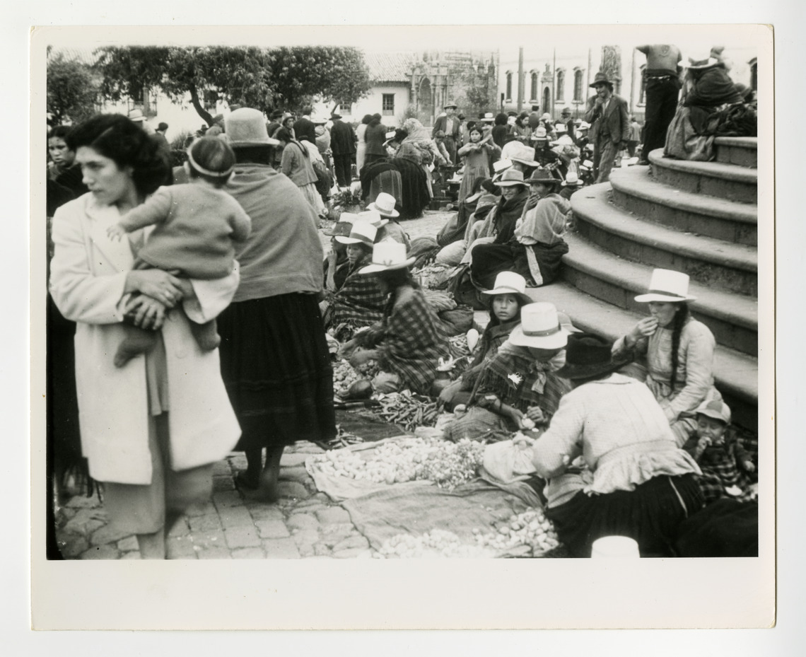 Photograph of Indigenous and Mestiza women at an outdoor market